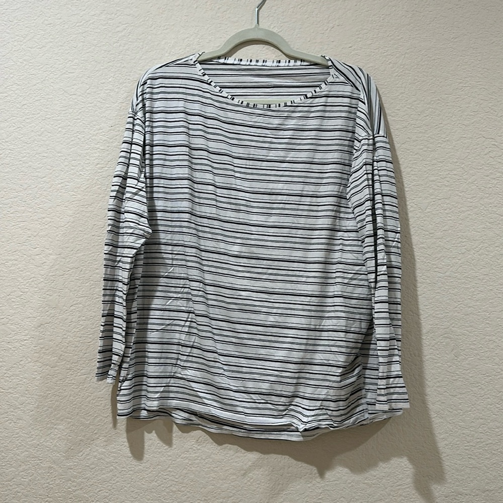 Lululemon Back in Action, size 12